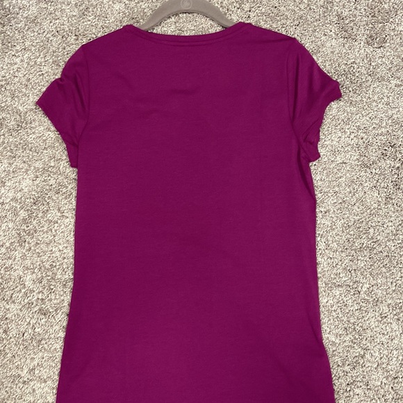 🆕 NWT Ann Taylor magenta v-neck short sleeve top - Picture 6 of 6